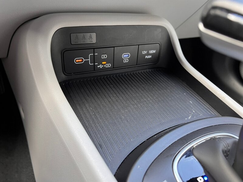 Used 2025 Hyundai Kona SEL AWD/4WD image 32