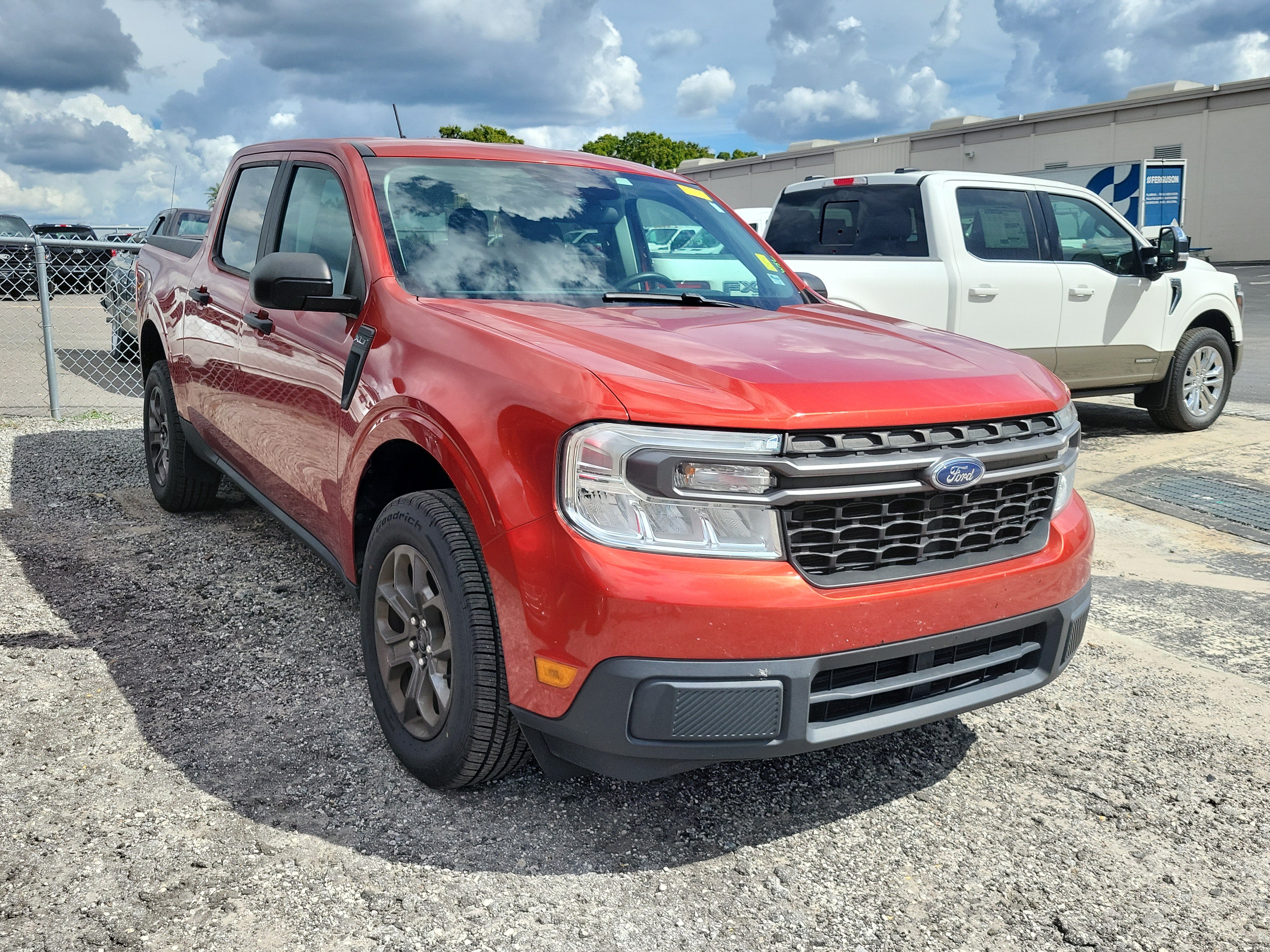 Used 2023 Ford Maverick XLT FWD image 1