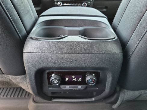 Certified 2026 Chevrolet Traverse LT w/ Midnight/Sport Edition AWD/4WD image 21
