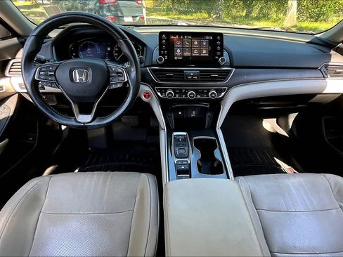 Used 2018 Honda Accord Touring image 7