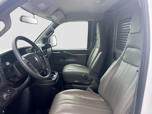 Used 2025 Chevrolet Express 2500 Extended w/ Enhanced Convenience Package RWD image 20