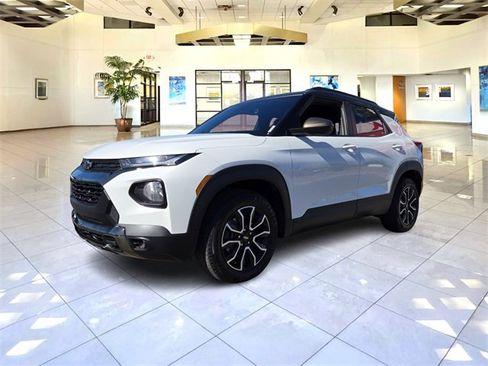 Used 2021 Chevrolet TrailBlazer ACTIV w/ Sun and Liftgate Package image 3