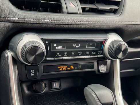 Used 2019 Toyota RAV4 LE w/ All Weather Liner Package AWD/4WD image 30
