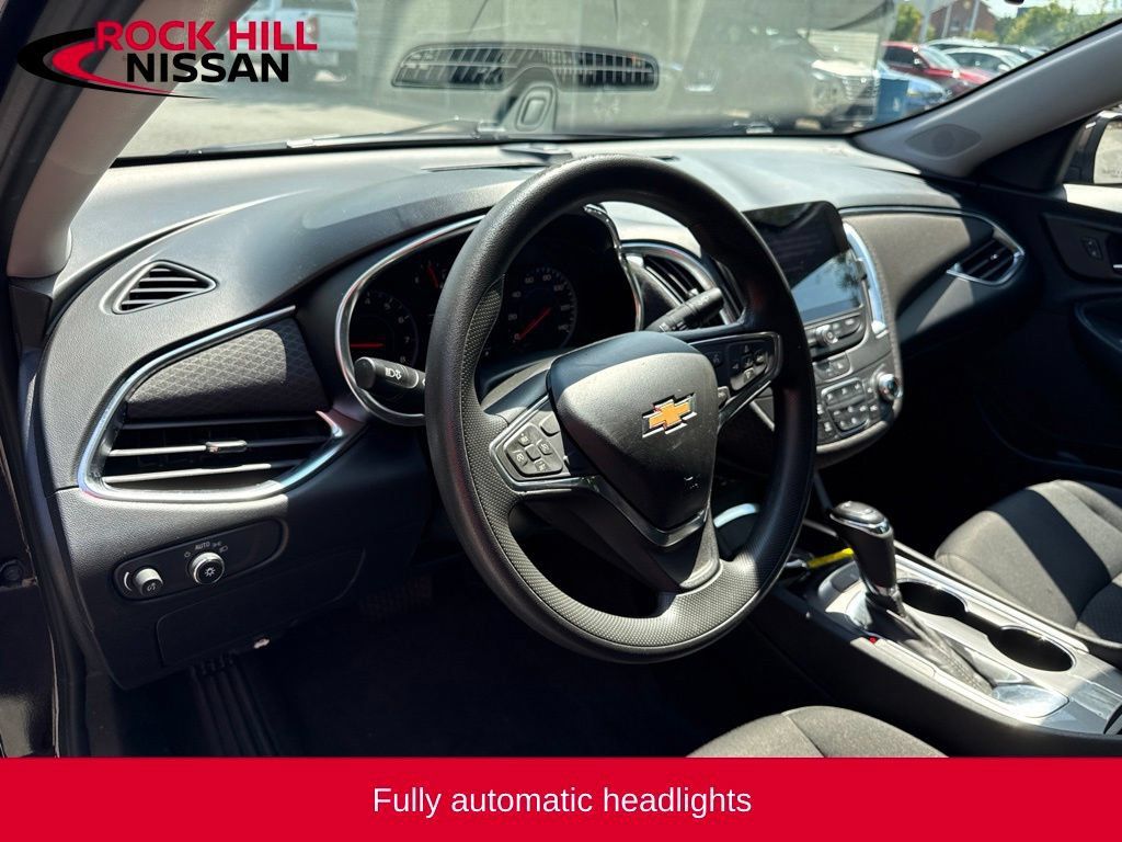 Used 2020 Chevrolet Malibu LT FWD image 14