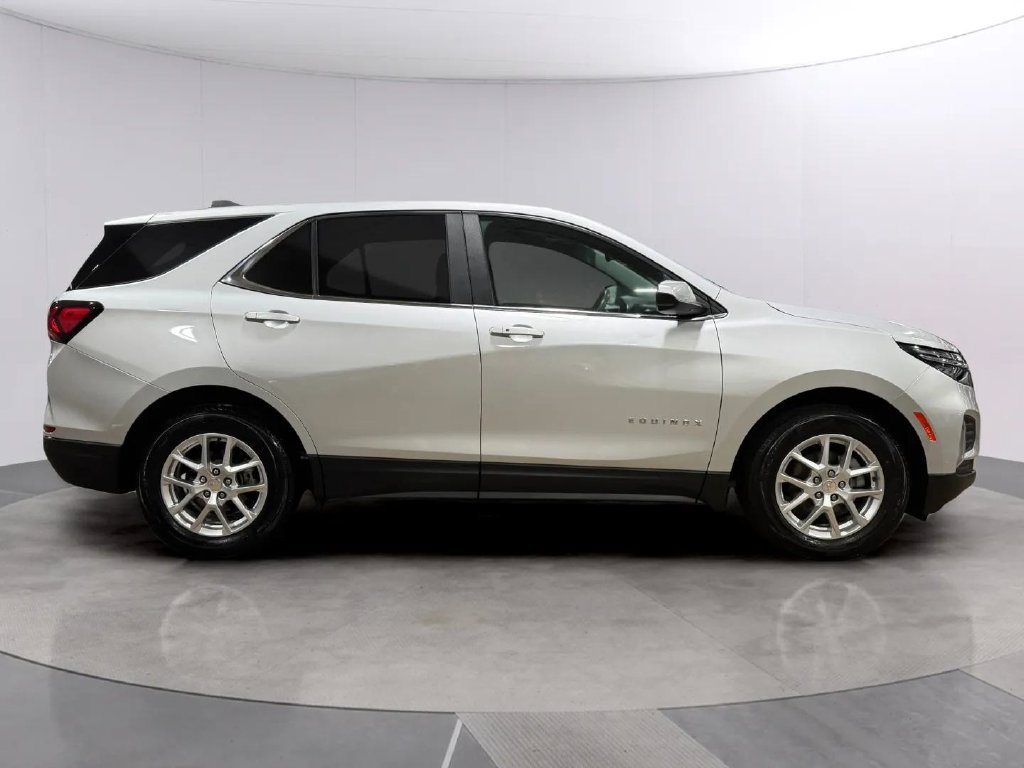 Used 2022 Chevrolet Equinox LT FWD image 2