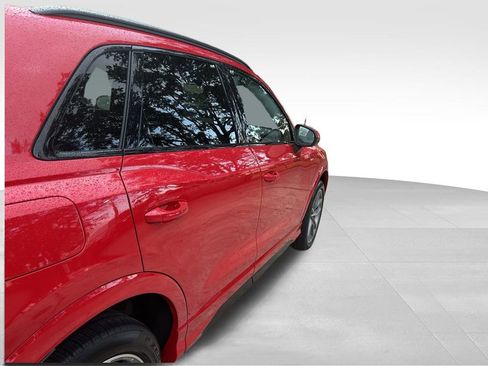 Used 2023 Audi Q3 2.0T Premium w/ Black Optic Sport Package image 32