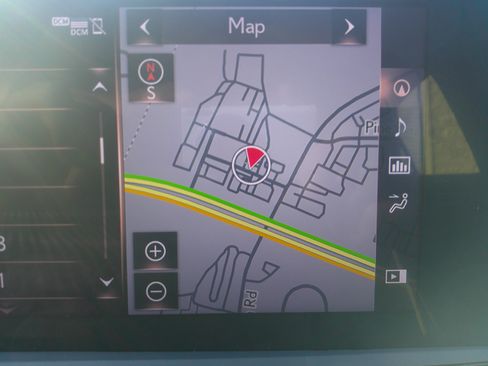 Used 2022 Lexus ES 300h w/ Premium Package image 25