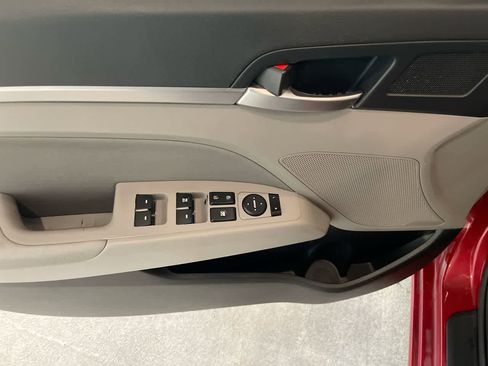 Used 2019 Hyundai Elantra SEL image 13
