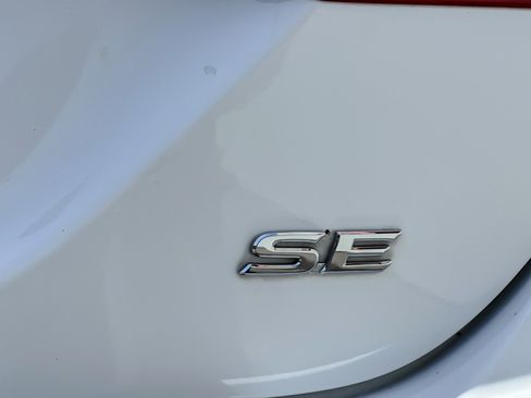 Certified 2019 Toyota Camry SE image 24