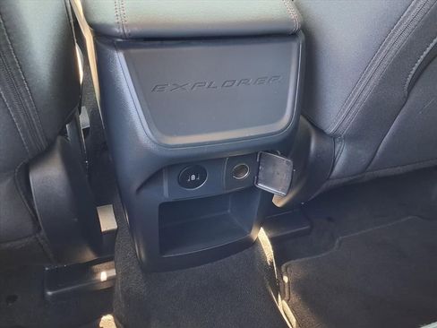 Used 2025 Ford Explorer Active RWD image 14