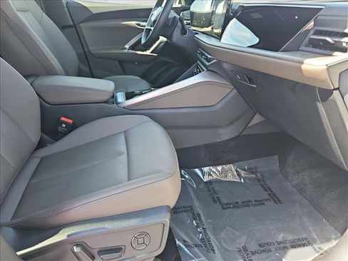 Used 2025 Audi Q5 Premium w/ Convenience Package image 22