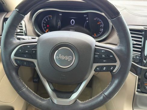 Used 2019 Jeep Grand Cherokee Overland RWD image 13