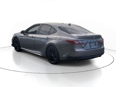 Certified 2025 Toyota Camry SE FWD image 5