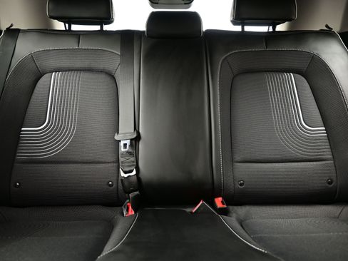 Certified 2025 Hyundai Venue Limited image 15