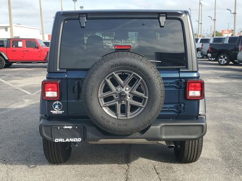 Used 2025 Jeep Wrangler Sport image 6