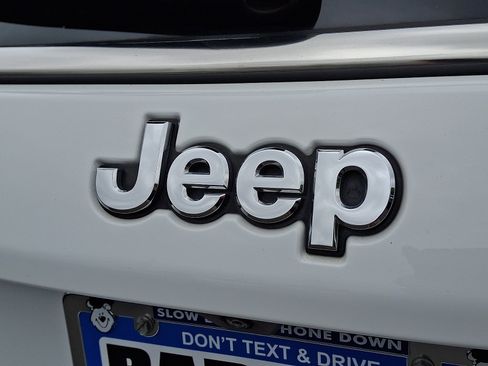 Used 2024 Jeep Compass Latitude AWD/4WD image 29
