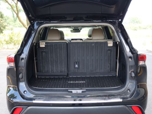 Used 2021 Toyota Highlander Limited AWD/4WD image 7