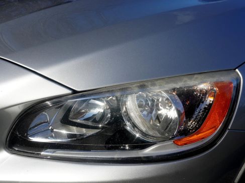 Used 2018 Volvo V60 T5 Cross Country w/ Convenience Package image 9