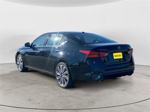 Used 2024 Nissan Altima 2.5 SL image 3
