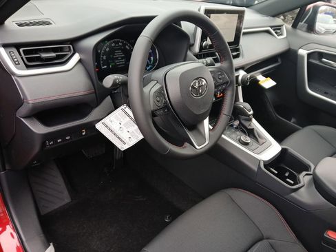 New 2025 Toyota RAV4 SE image 6