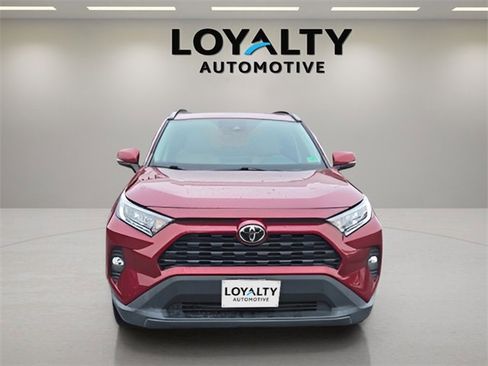 Used 2021 Toyota RAV4 XLE Premium image 8