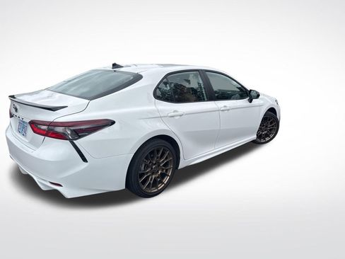 Used 2024 Toyota Camry SE image 5