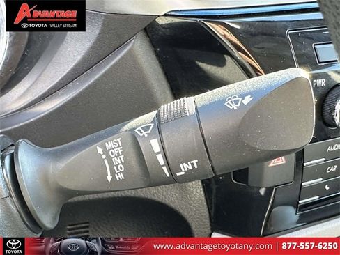 Used 2014 Toyota Corolla LE image 32