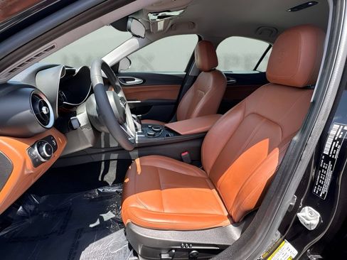 Used 2019 Alfa Romeo Giulia AWD w/ Nero Edizione image 9