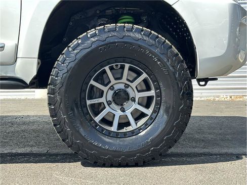 Used 2013 Toyota Land Cruiser AWD/4WD image 32