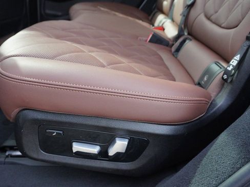 Used 2023 BMW X7 xDrive40i w/ Premium Package AWD/4WD image 35