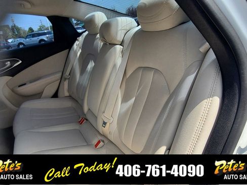 Used 2016 Chrysler 200 Limited image 12