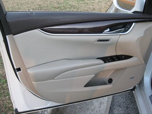 Used 2016 Cadillac XTS Premium image 10