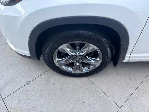 Used 2019 Toyota Highlander Limited Platinum AWD/4WD image 11