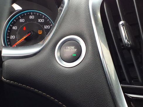 Used 2023 Chevrolet Traverse LT w/ LT Premium Package image 16