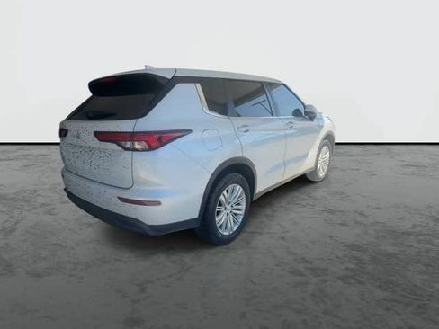 Used 2022 Mitsubishi Outlander ES FWD image 9