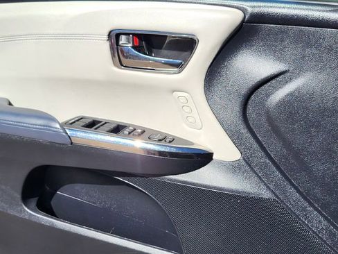 Used 2013 Toyota Avalon Limited w/ Technology Pkg image 13