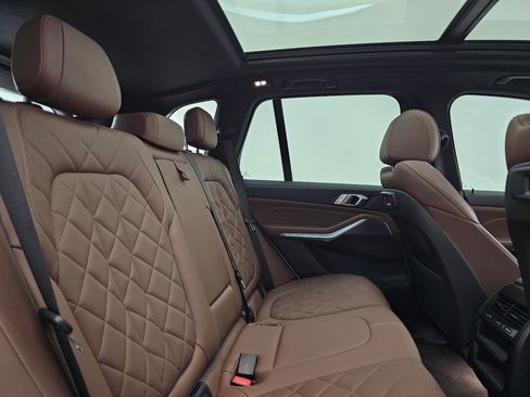 Used 2023 BMW X5 xDrive40i w/ M Sport Package image 23