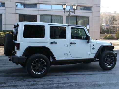 Used 2012 Jeep Wrangler Unlimited Sahara AWD/4WD image 7