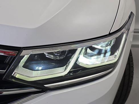 Certified 2024 Volkswagen Tiguan SEL R-Line AWD/4WD image 32