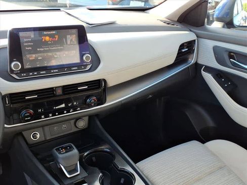 Certified 2021 Nissan Rogue SV image 15