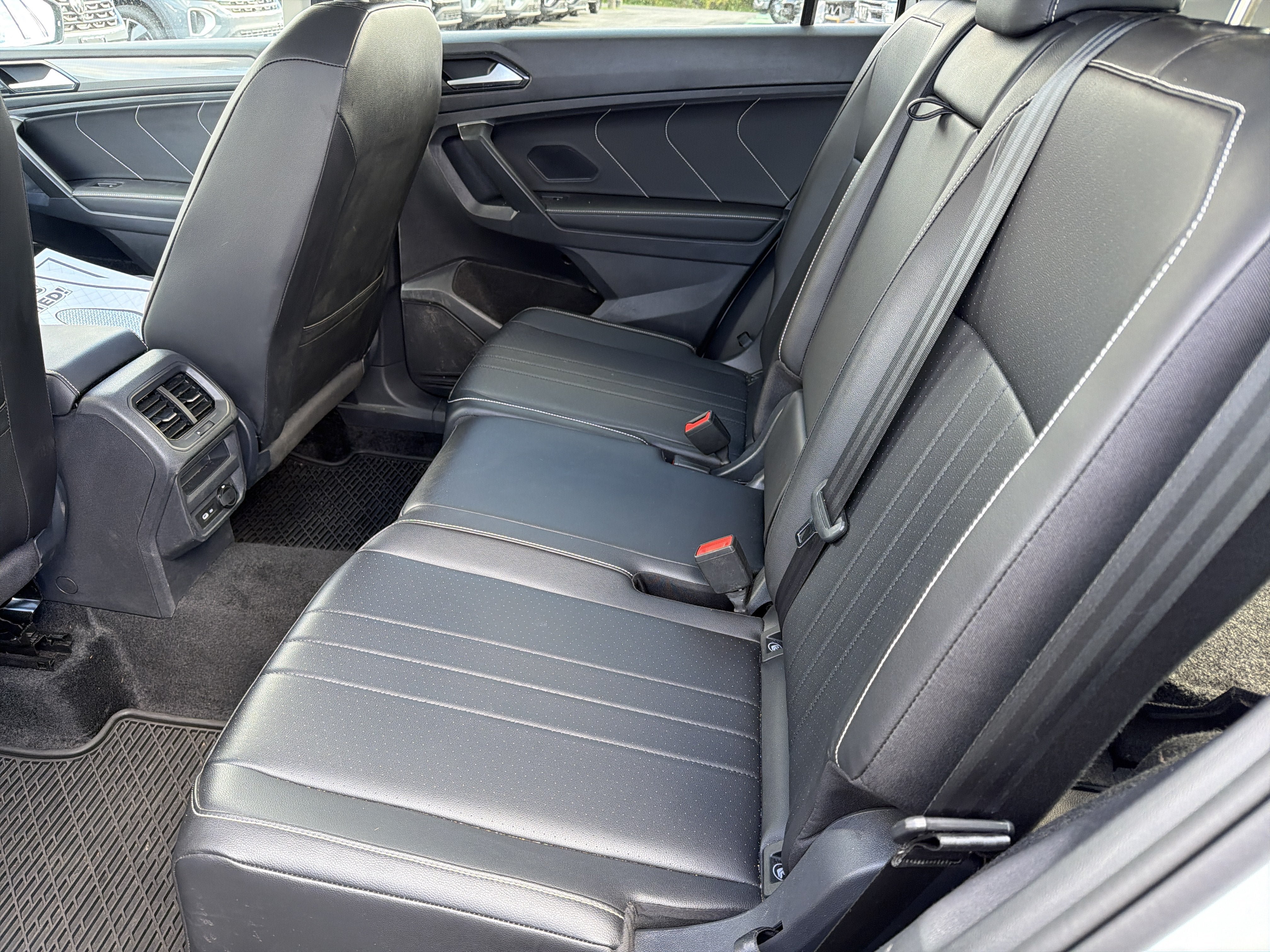 Used 2024 Volkswagen Tiguan SE AWD/4WD image 26