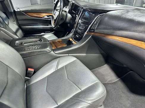 Used 2017 Cadillac Escalade Luxury AWD/4WD image 57