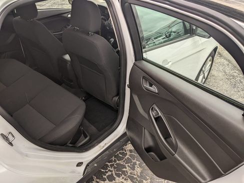Used 2017 Ford Focus SE w/ Interior Protection Package FWD image 15