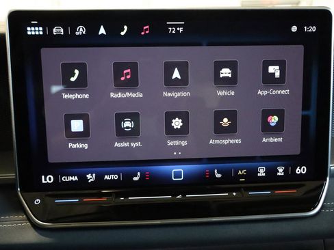 Certified 2025 Volkswagen Tiguan SE FWD image 19