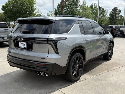 Used 2024 Chevrolet Traverse RS w/ LPO, Floor Liner Package FWD image 5
