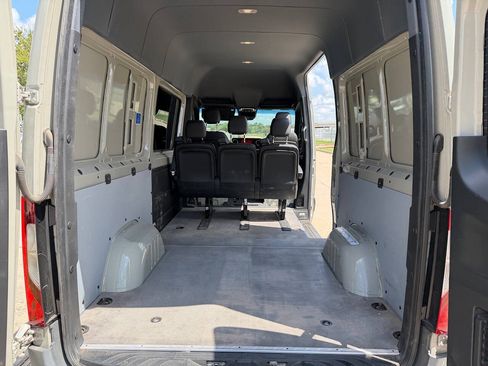 Used 2024 Mercedes-Benz Sprinter 2500 image 6