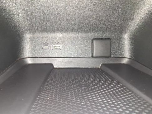 Used 2025 Chevrolet Traverse LT FWD image 32