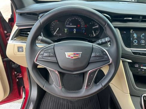 Used 2019 Cadillac XT5 FWD image 17