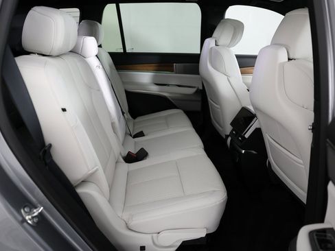 Used 2026 Cadillac Vistiq Sport image 11