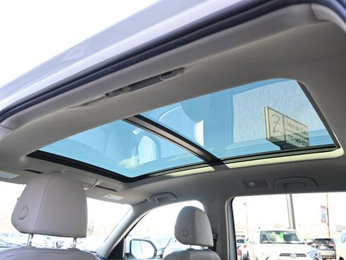 Used 2019 Volkswagen Atlas SEL R-Line image 3